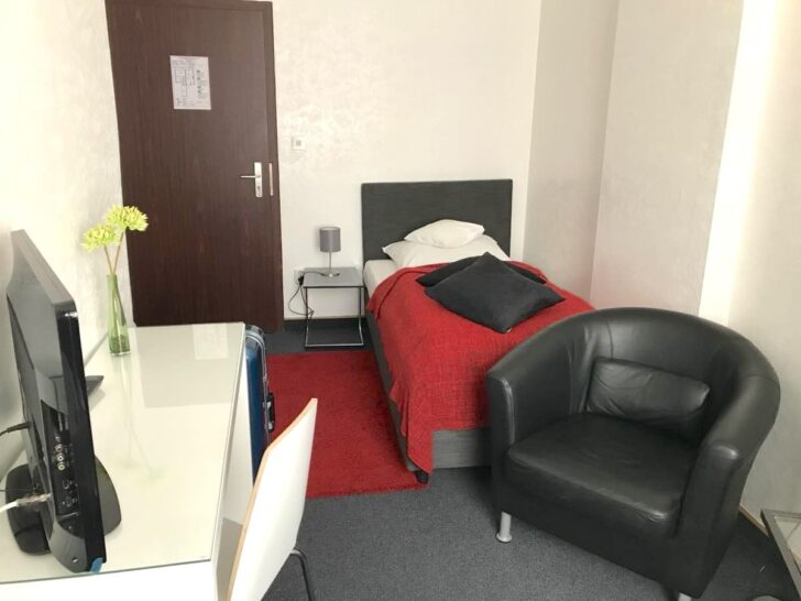 飾りっ気がなくシンプルな部屋ですが、私は好きな雰囲気