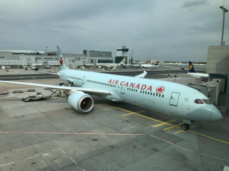 フランクフルト国際空港に到着したエア・カナダ機