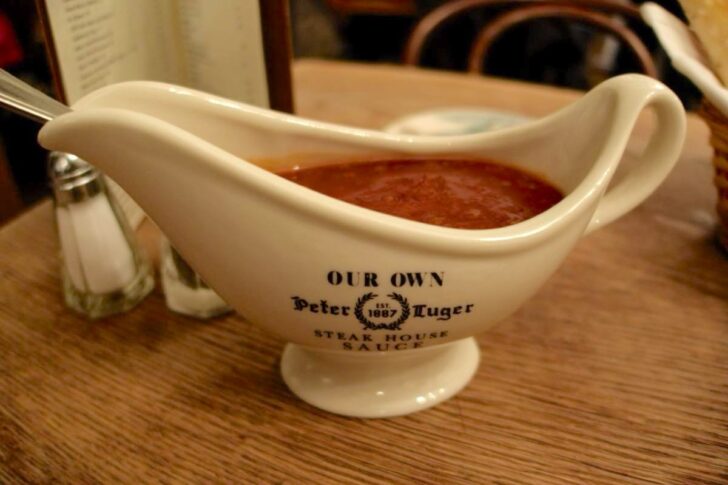 卓上のステーキソース