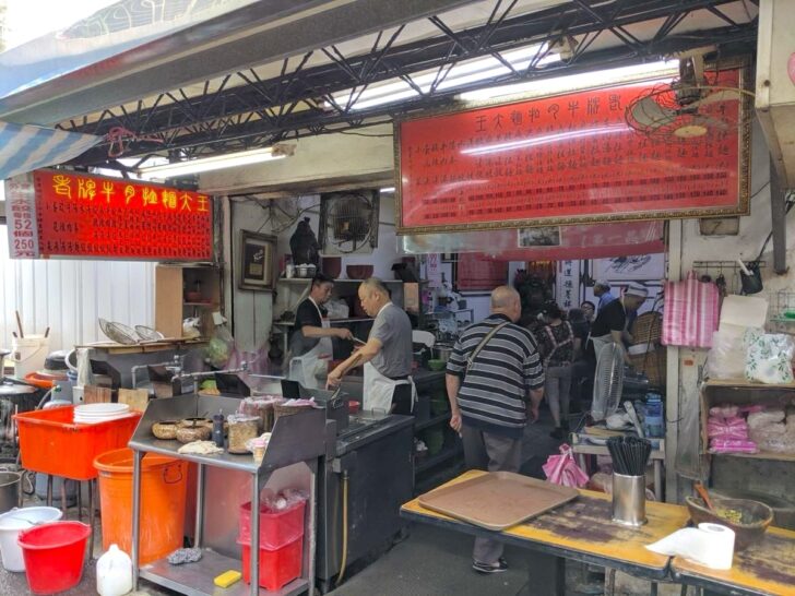 店先から活気にあふれている老牌牛肉拉麺大王