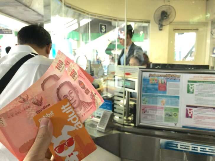 駅窓口で現金チャージ