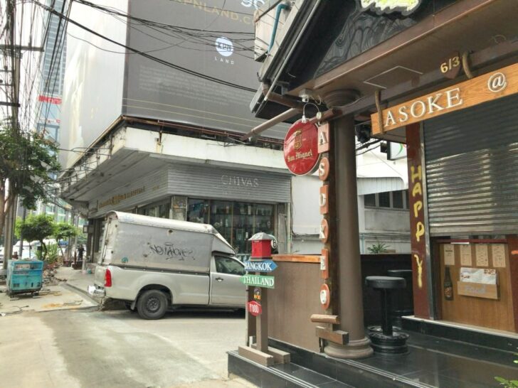 大通りからこの角を曲がる