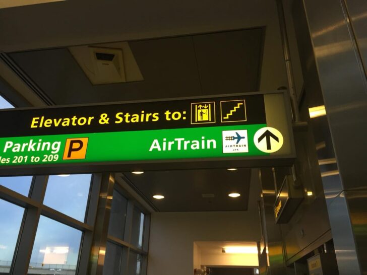 AirTrain(エアトレイン)への案内