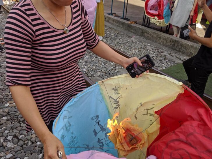 ランタンの燃料に火をつけて飛ばす