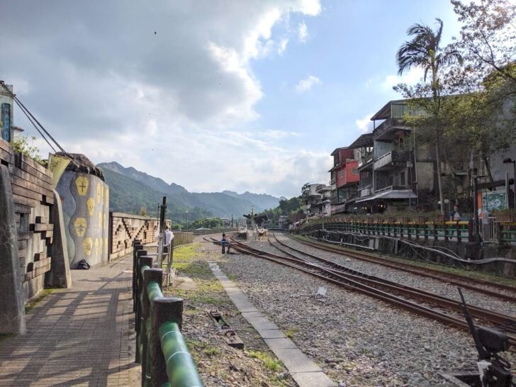 十分駅のノスタルジックな風景