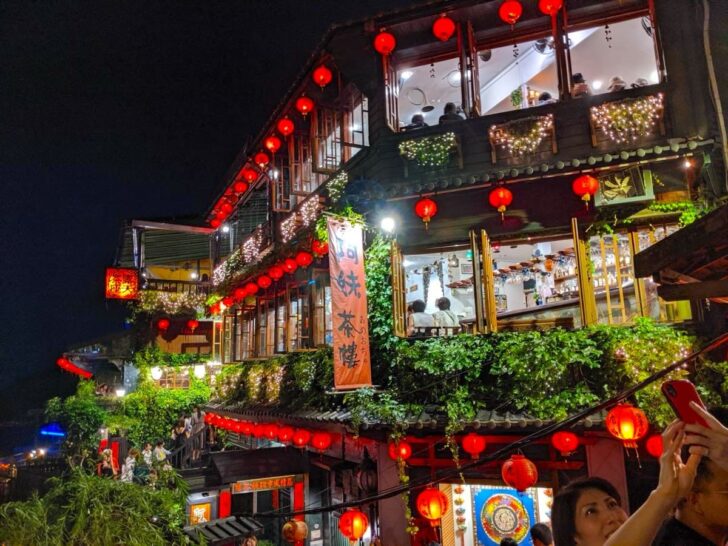 「千と千尋の神隠し」の油屋のような景色