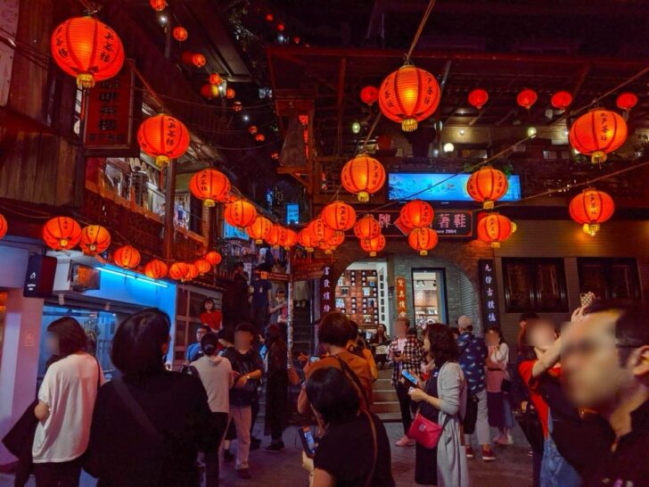 赤い提灯が美しい