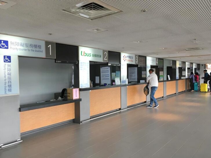 桃園空港のバス乗り場カウンター