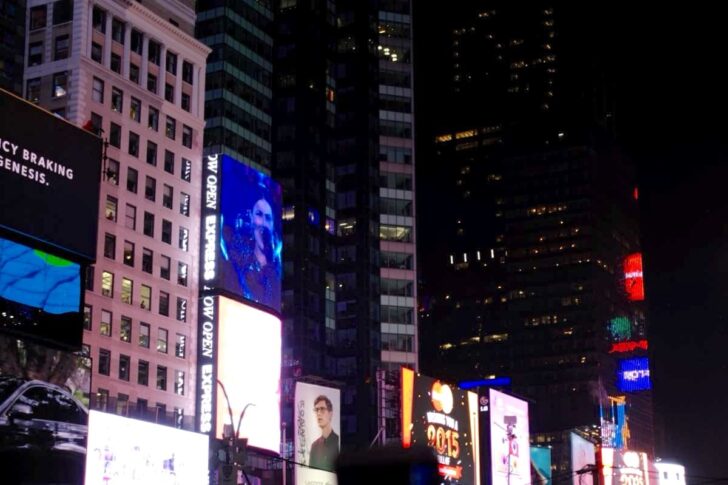 「Let It Go」を歌うイディナ・メンゼル