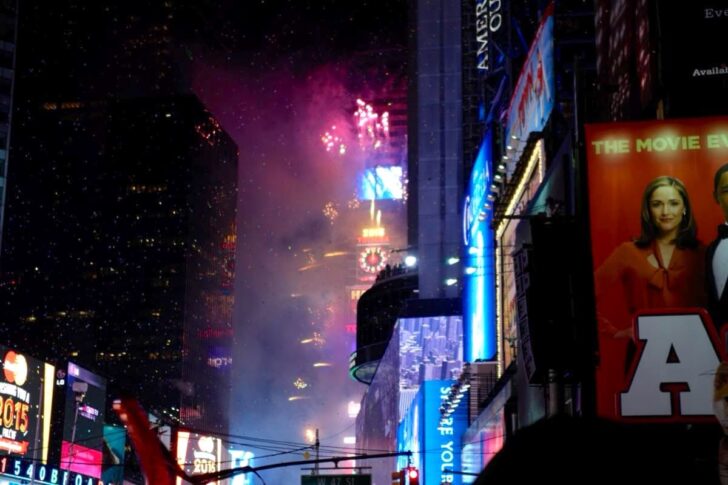 ワン・タイムズスクエアビルからは花火も打ち上がる