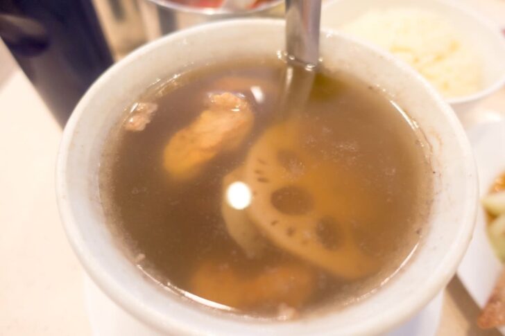 豚とレンコンのスープ