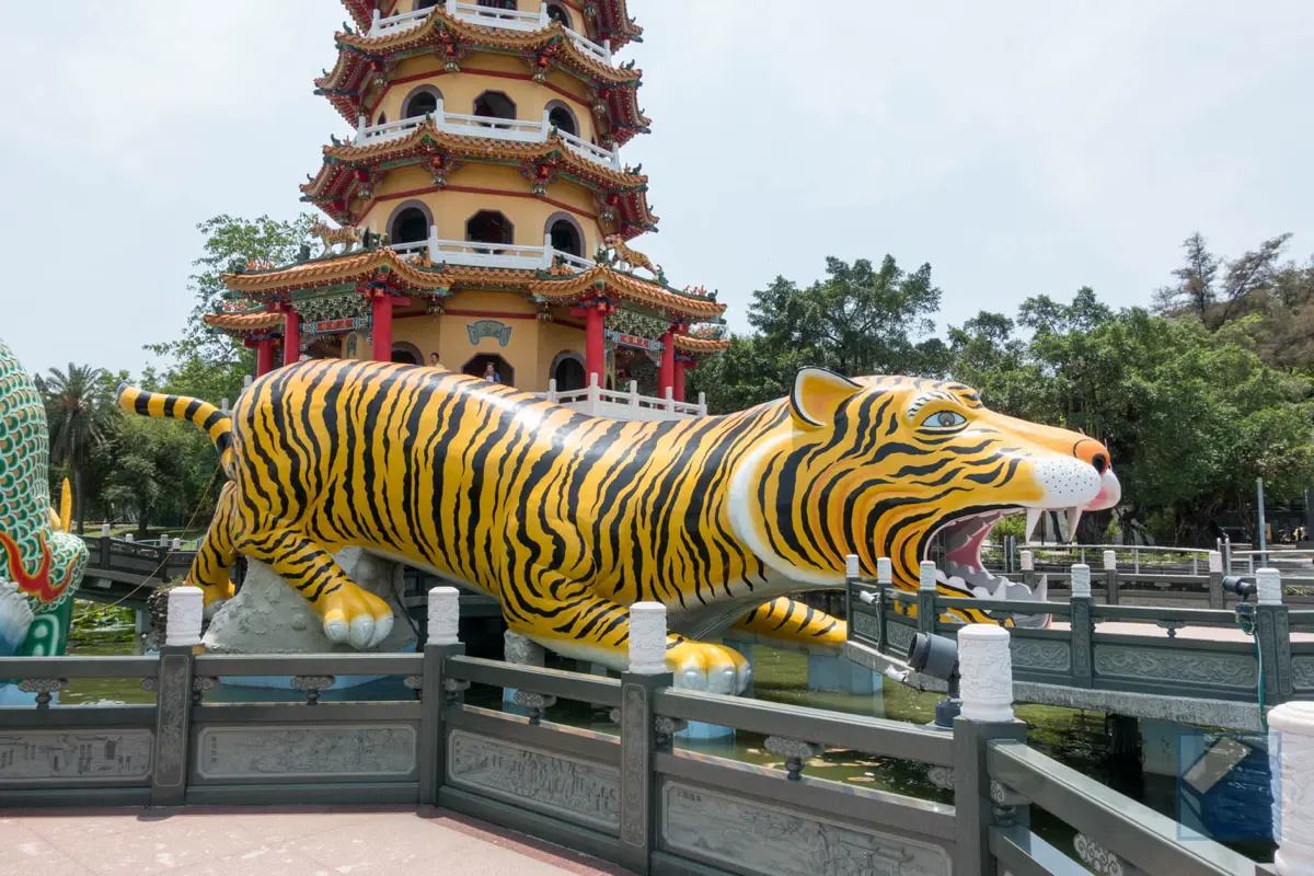 Lotus lake dragon and tiger pagodas 11