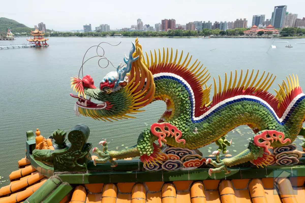 Lotus lake dragon and tiger pagodas 18