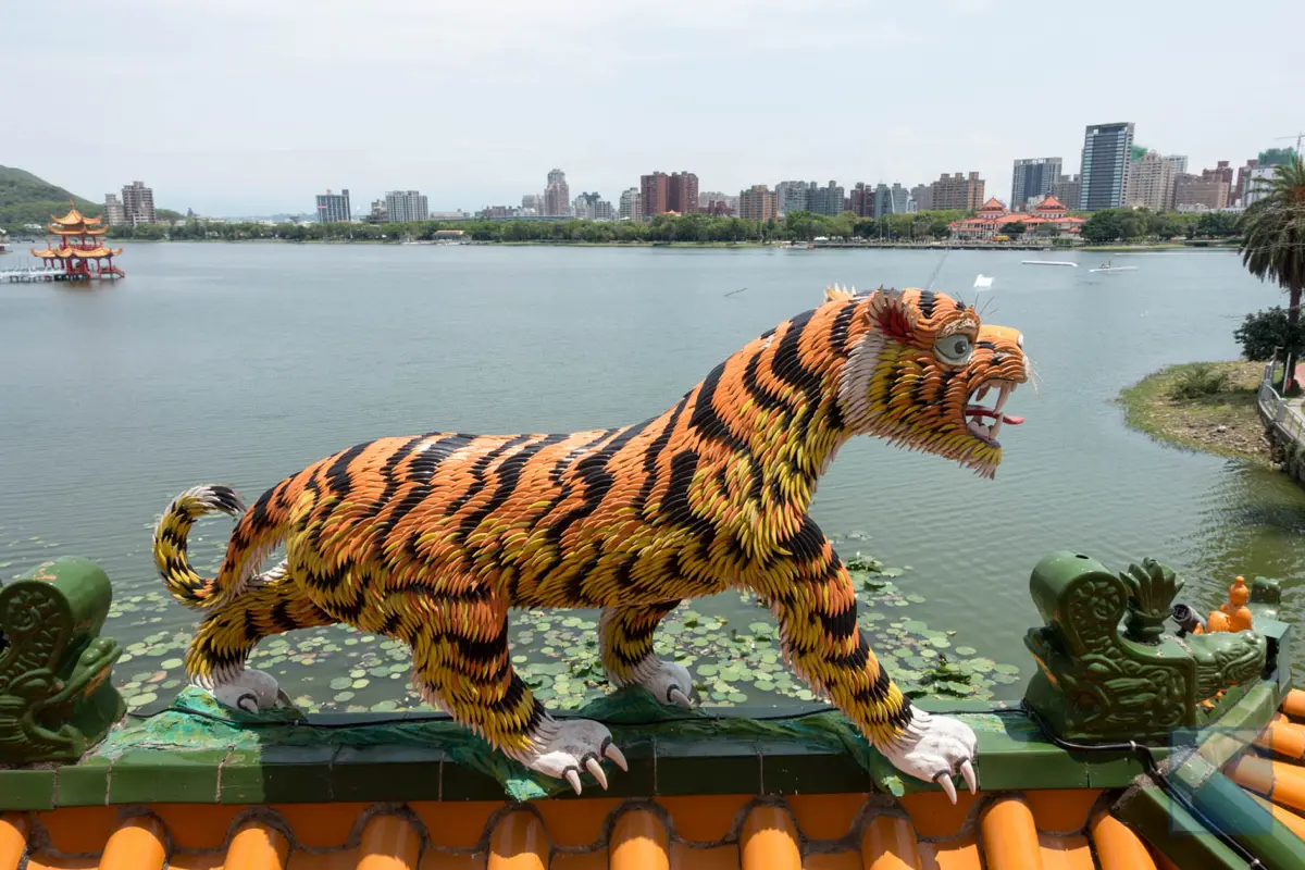 Lotus lake dragon and tiger pagodas 25