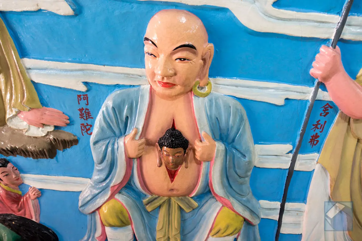 Lotus lake dragon and tiger pagodas 38