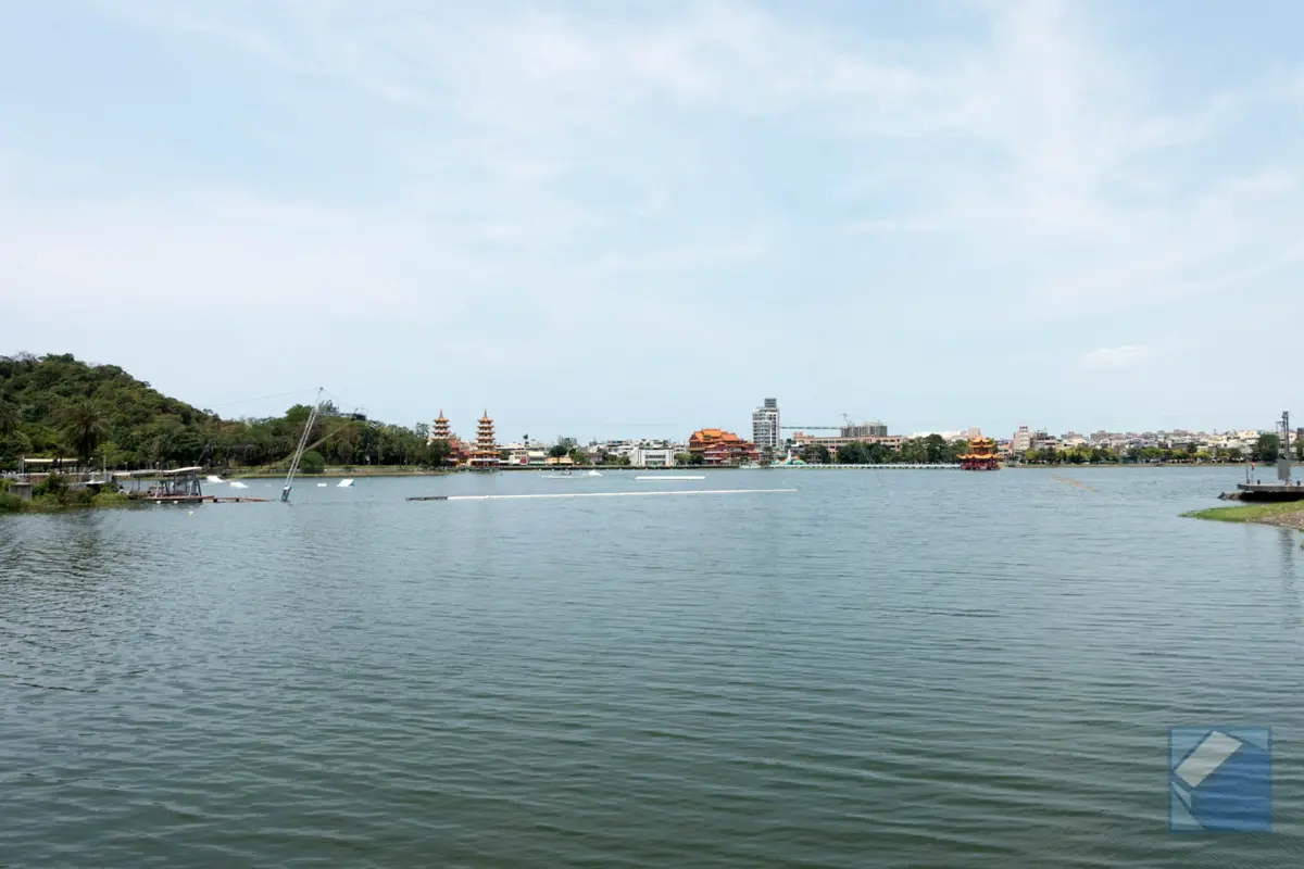 Lotus lake dragon and tiger pagodas 4