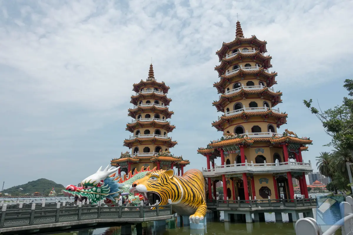 Lotus lake dragon and tiger pagodas 48