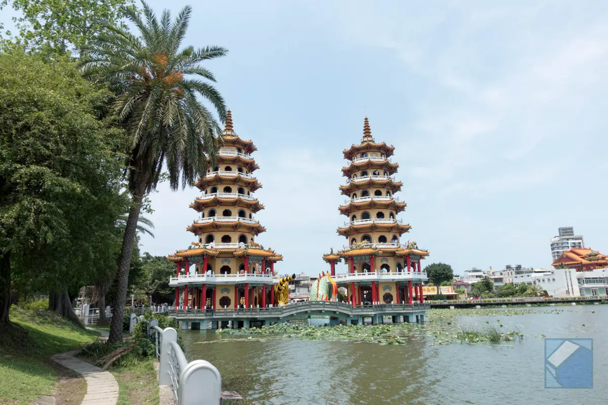 Lotus lake dragon and tiger pagodas 5