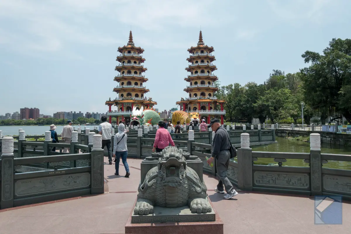 Lotus lake dragon and tiger pagodas 7