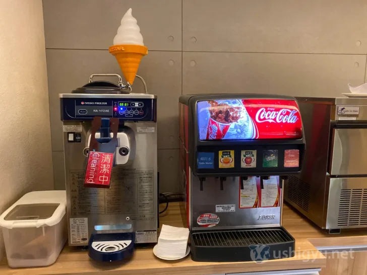 ソフトクリームやコーラ、スプライトなどのドリンク